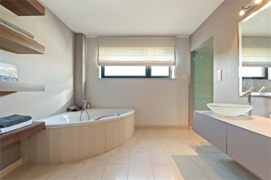 STIJLVOLLE OPEN BEBOUWING MET 3 SLKS OP EEN KNAP PERCEEL foto 28