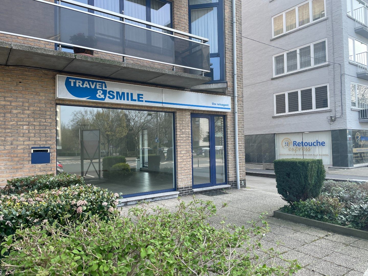 Handelsruimte met inpandige garage op toplocatie foto 2