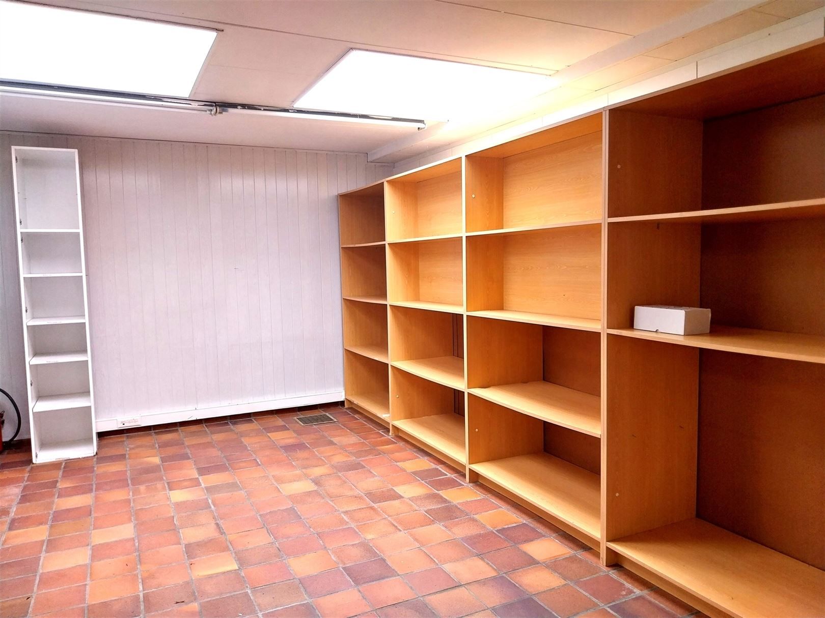 TE HUUR: Multifunctioneel gebouw op het industrieterrein van Beringen! foto 14