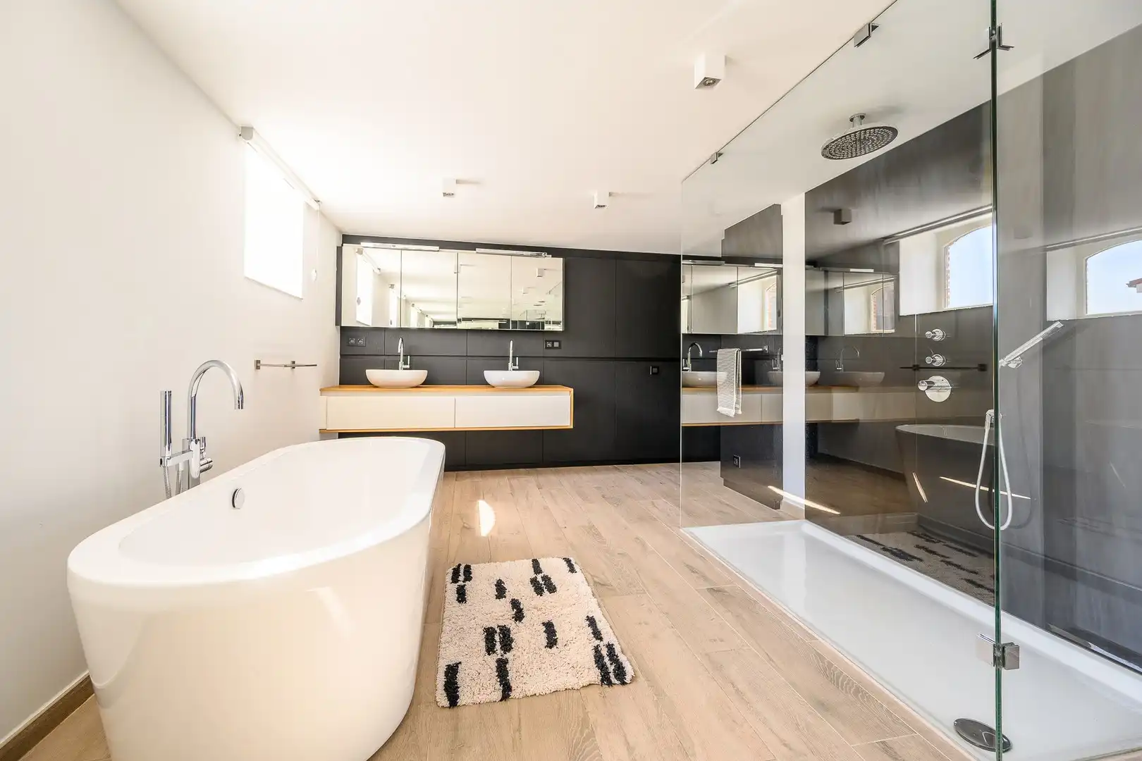 Prachtige gerenoveerde hoeve met loods foto 18