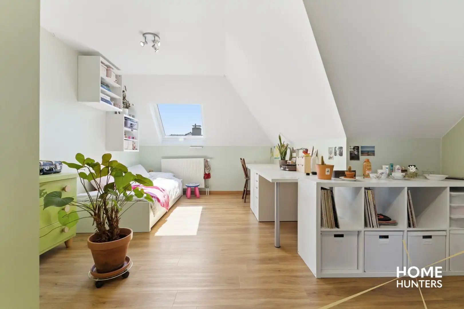 luxe villa met 4 slaapkamers, ruime tuin en een dubbele garage op een rustige locatie te Ieper foto 18