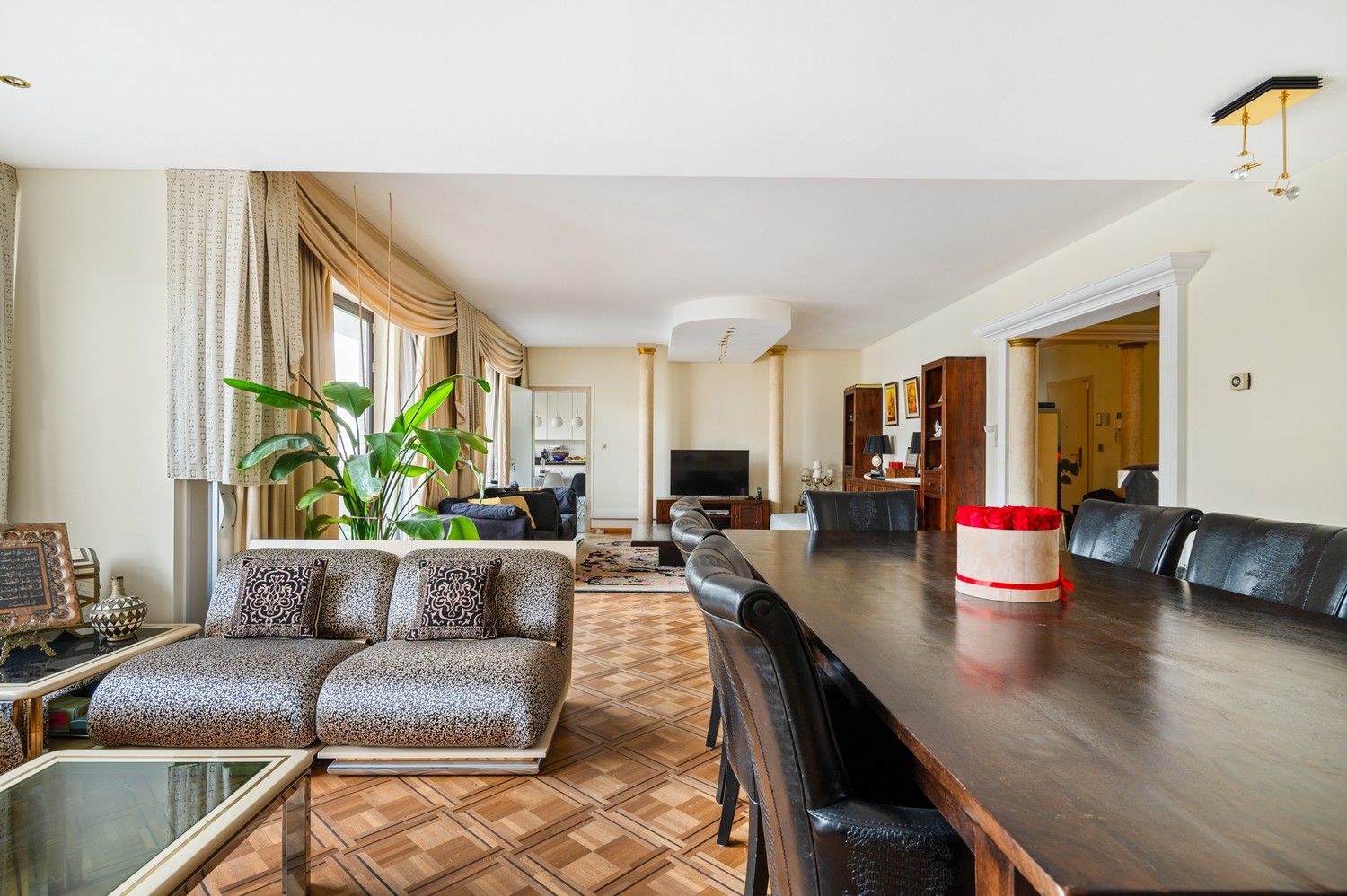 Riant appartement van maar liefst 280 m² en 2 terrassen foto 8