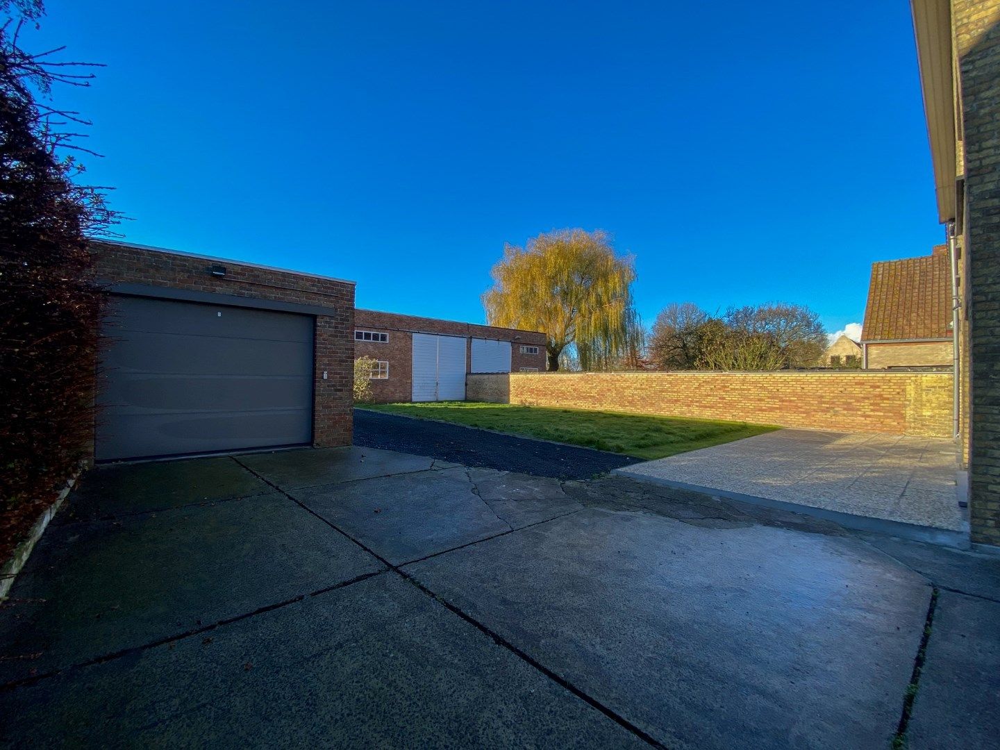 Woning met 4 slaapkamers, garage, loods en tuin. foto 19