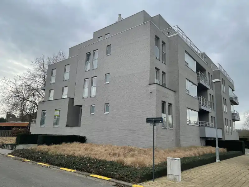 Instapklaar modern appartement met 2 slaapkamers en garage foto {{pictureIndex}}