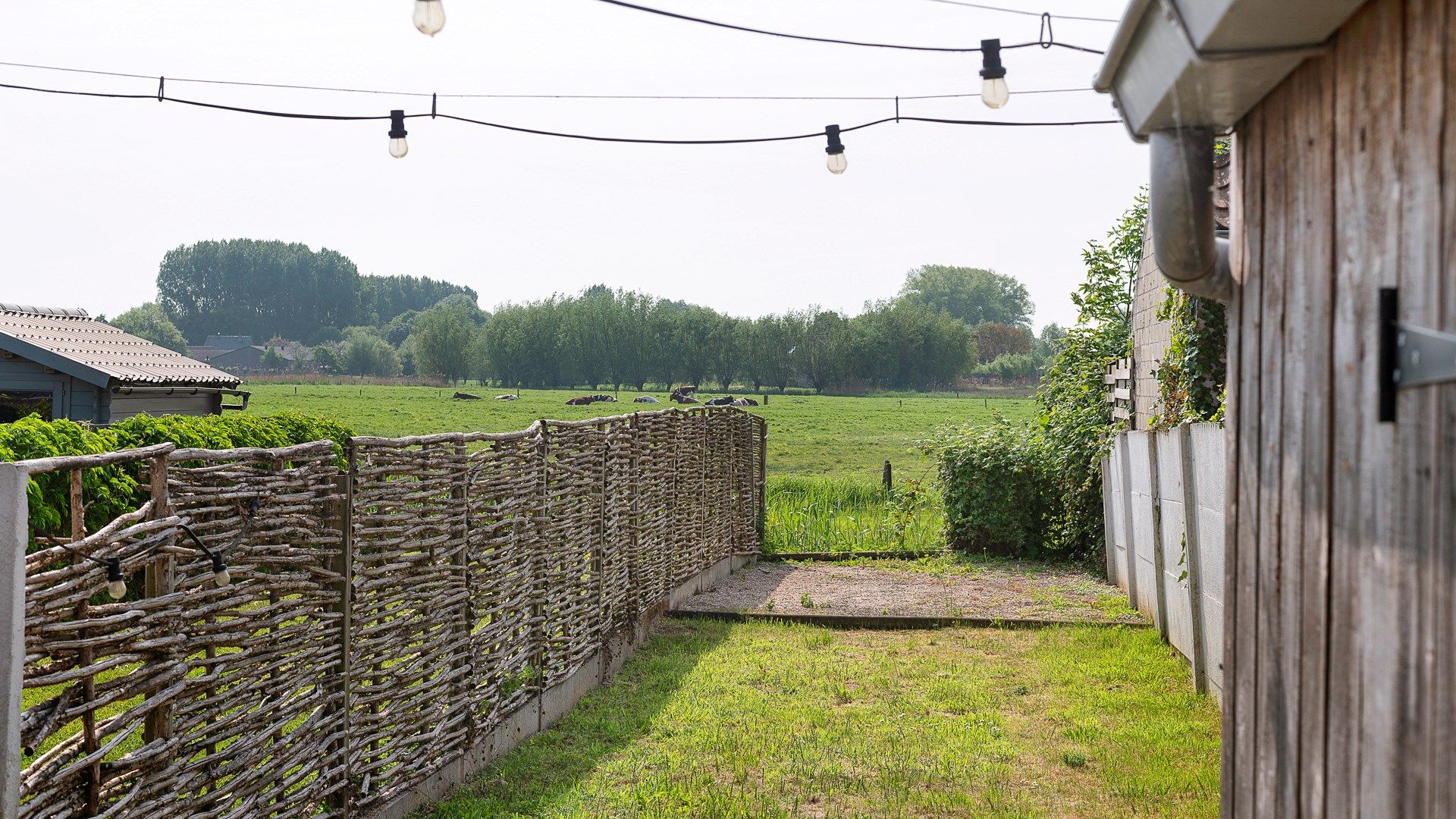 Vernieuwd huis met mooie open zichten te Damme foto 10