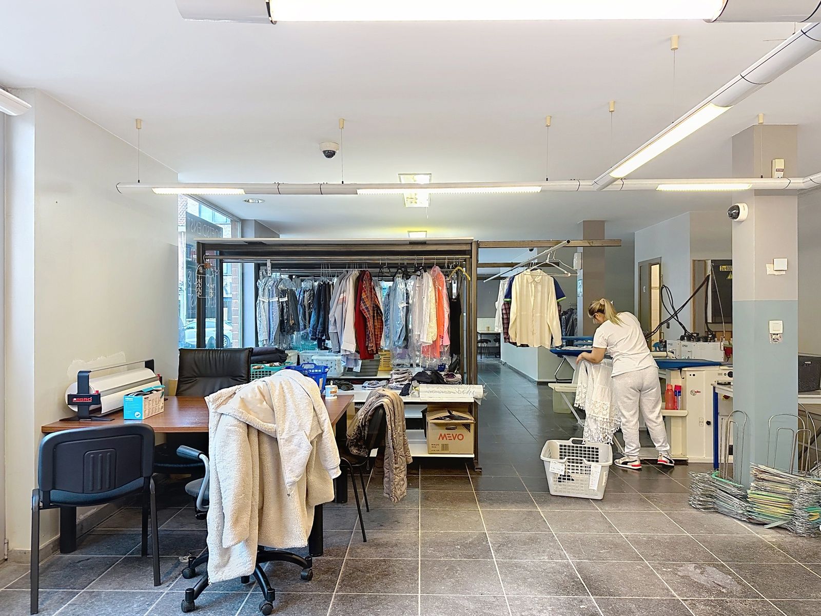 Hoekpand in centrum Aartselaar met veel lichtinval/ramen foto 6