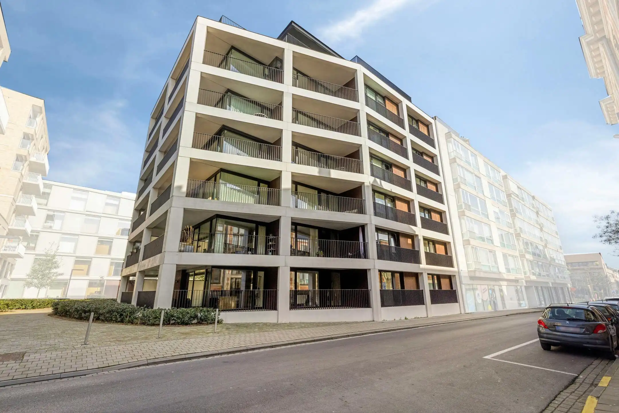 Modern en prachtig afgewerkt appartement in hartje Roeselare foto {{pictureIndex}}