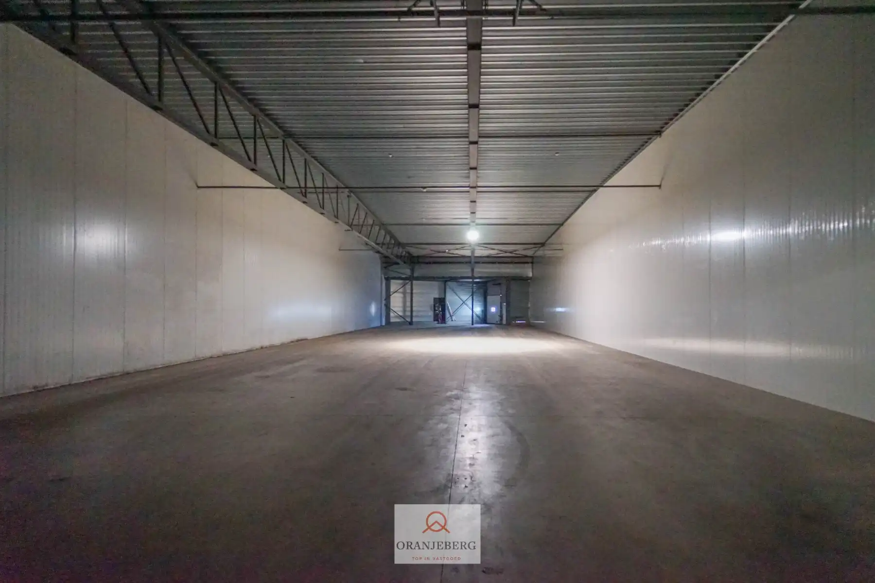 Groot magazijn (853m²) Te Huur met hoge bereikbaarheid vlakbij R4 foto 7