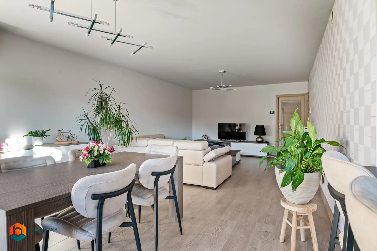 Instapklaar gelijkvloers appartement met 2slpkrs en tuin foto 4