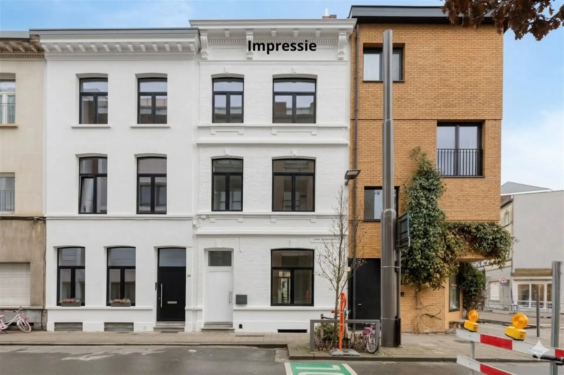 Te renoveren herenwoning met een bew. opp. van 248m²! foto 2