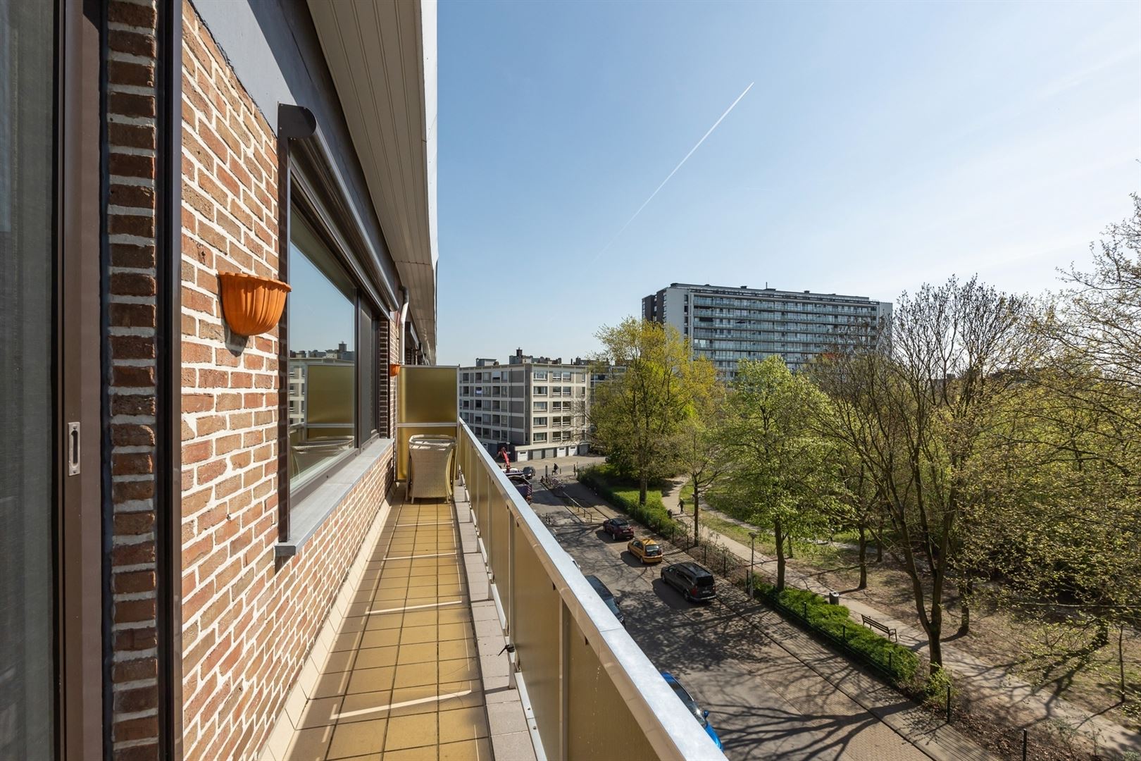 Piekfijn afgewerkt 2-slaapkamerappartement met garagebox foto 12