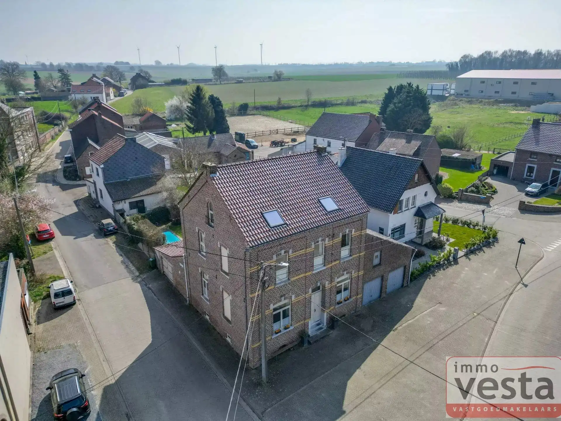 Karaktervolle woning met zwembad en ingerichte leefzolder foto 31