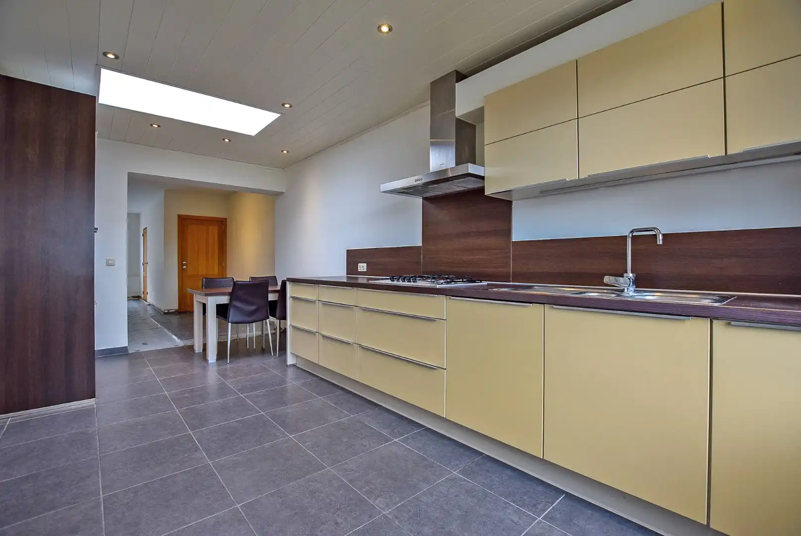 Instapklare gezinswoning met 3 slaapkamers en garage in het centrum van Diksmuide. foto 6