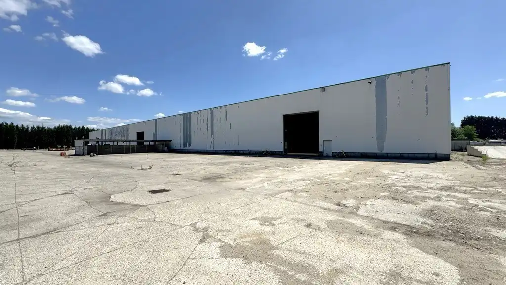 Loods met buitenopslag te huur in Rumst foto {{pictureIndex}}