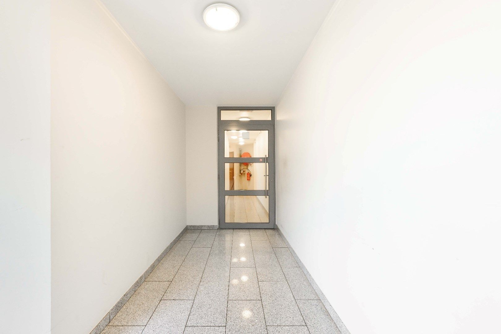 INSTAPKLAAR APPARTEMENT (146 m²) MET 3 SLPKS | STAANPLAATS + BERGING foto 13