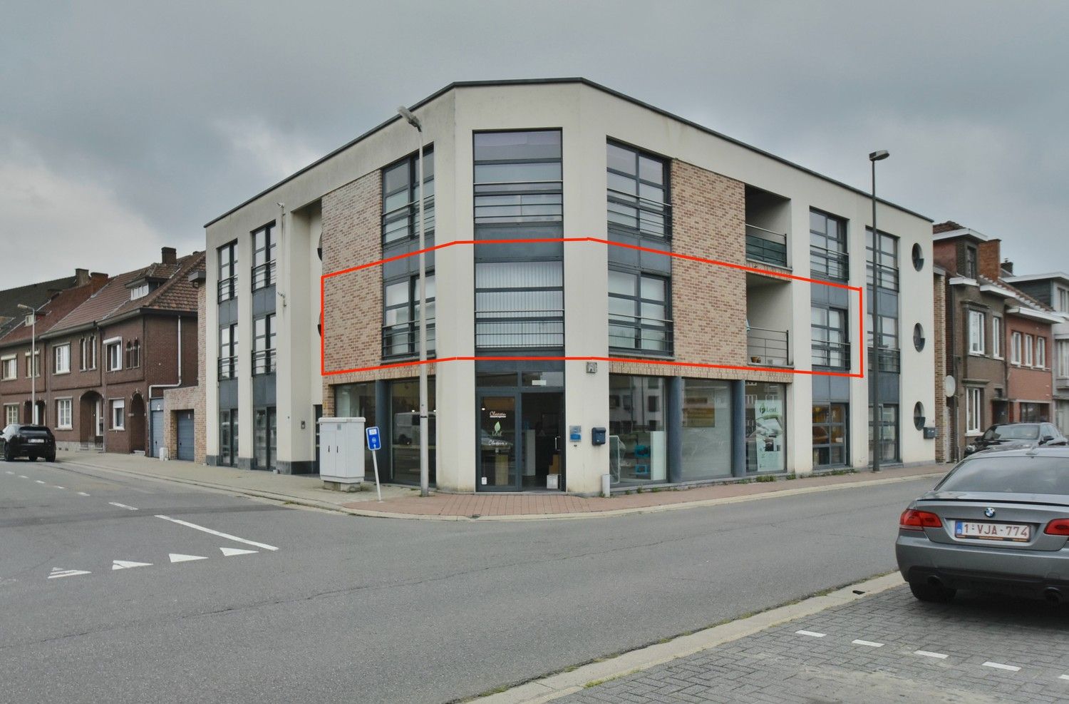Modern, instapklaar appartement (137 m²), gunstig gelegen aan de rand van het centrum van Bilzen foto {{pictureIndex}}