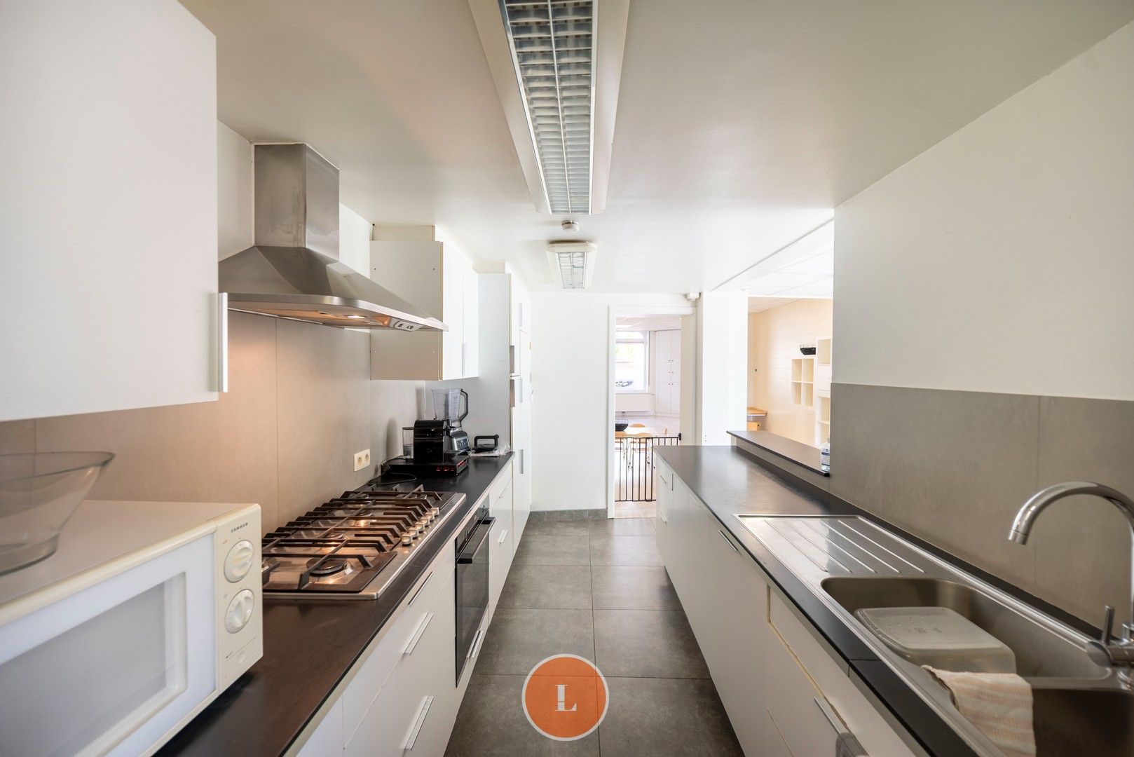 Te koop ruime halfopen woning met 4 slaapkamers en uitweg te Sint-Eloois-Winkel. foto 8