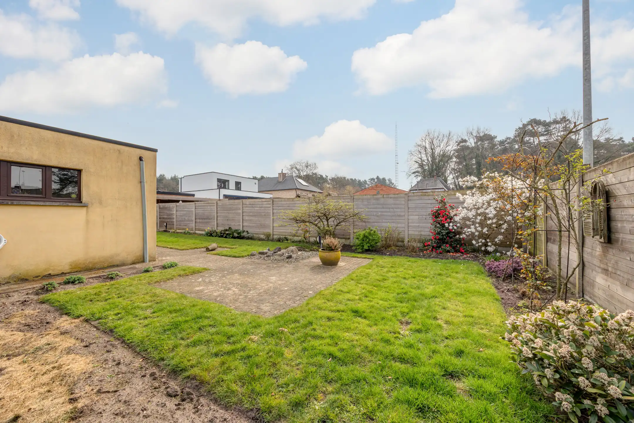 Te renoveren laagbouwwoning met 3 slpk te centrum Lichtaart! foto 27