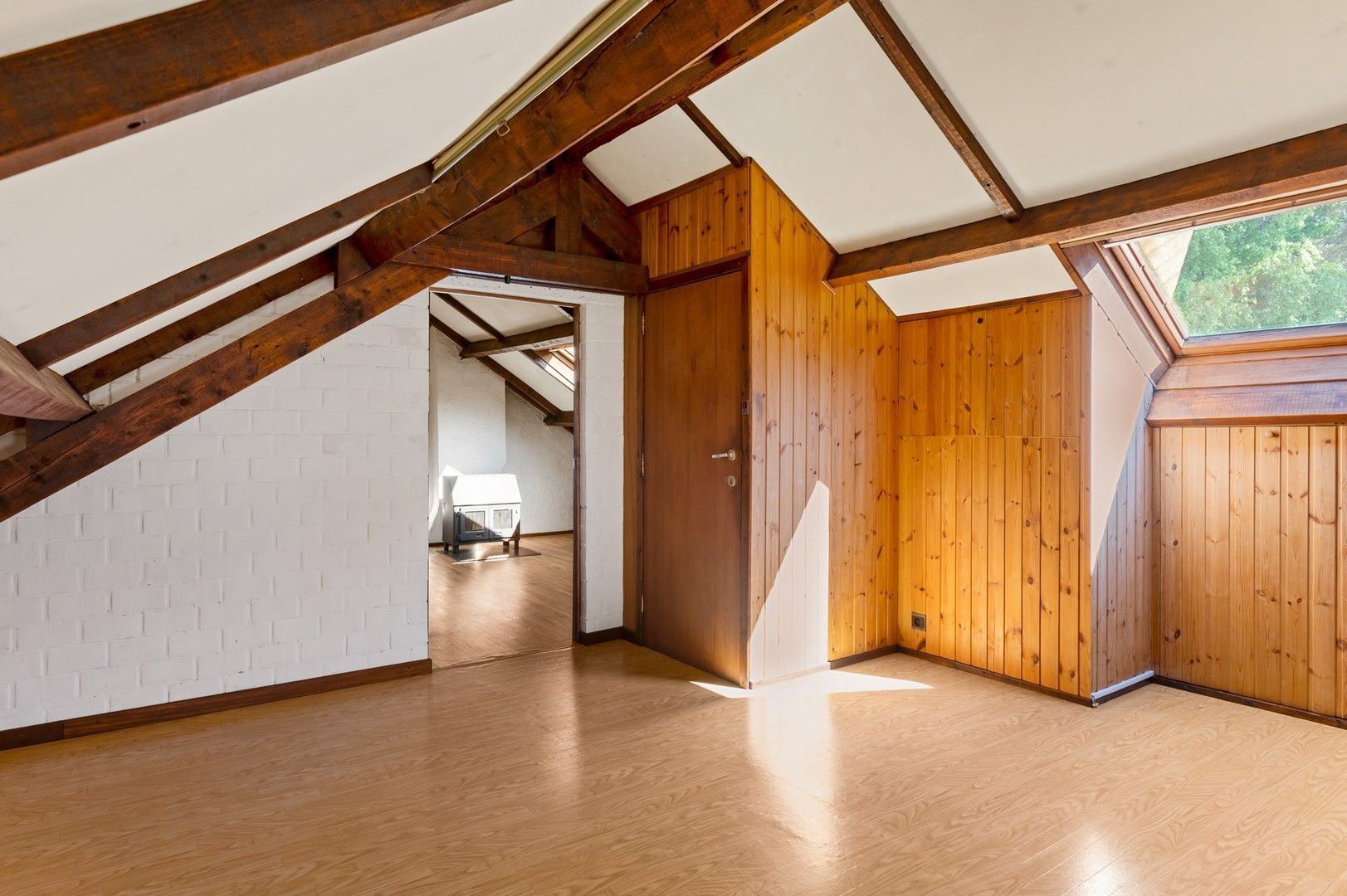 Vrijstaande woning met grote tuin in rustige buurt foto 15