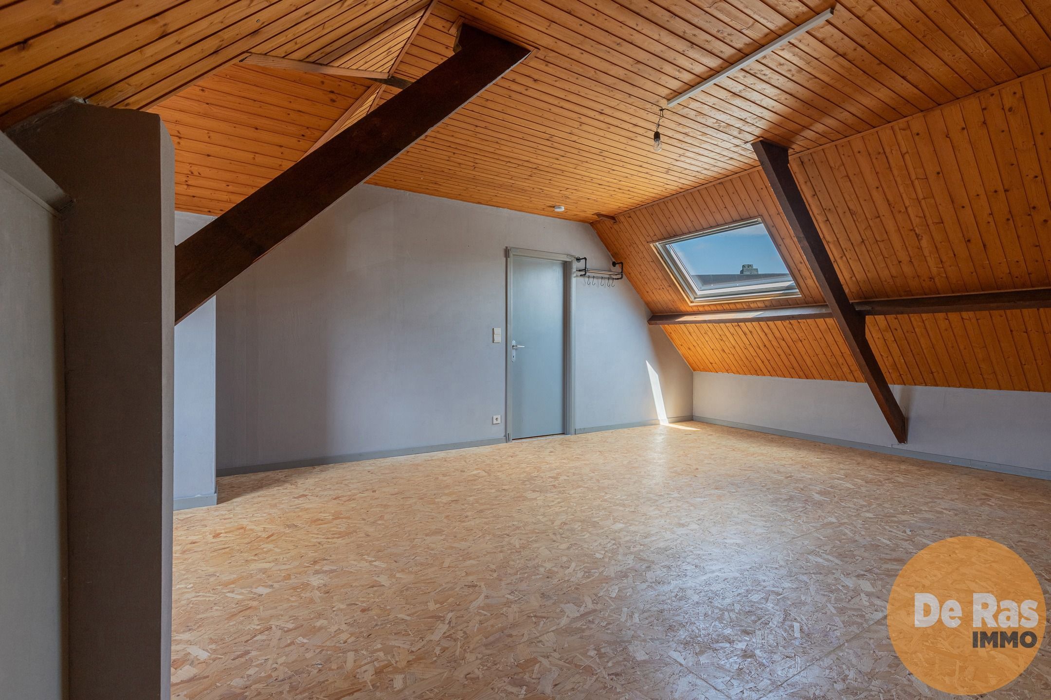 EREMBODEGEM - Woning met magazijn op centrumligging foto 14