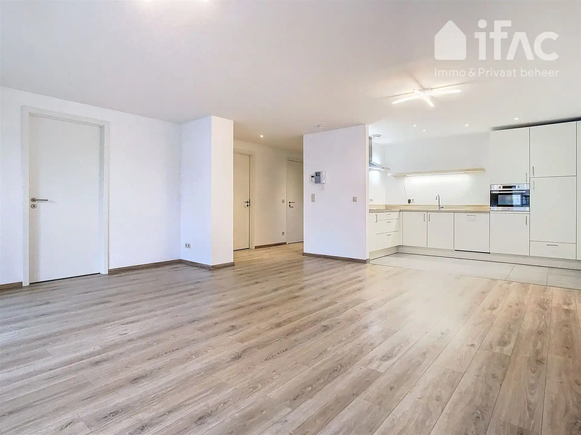 Lichtrijk en energiezuinig appartement met garage foto 7