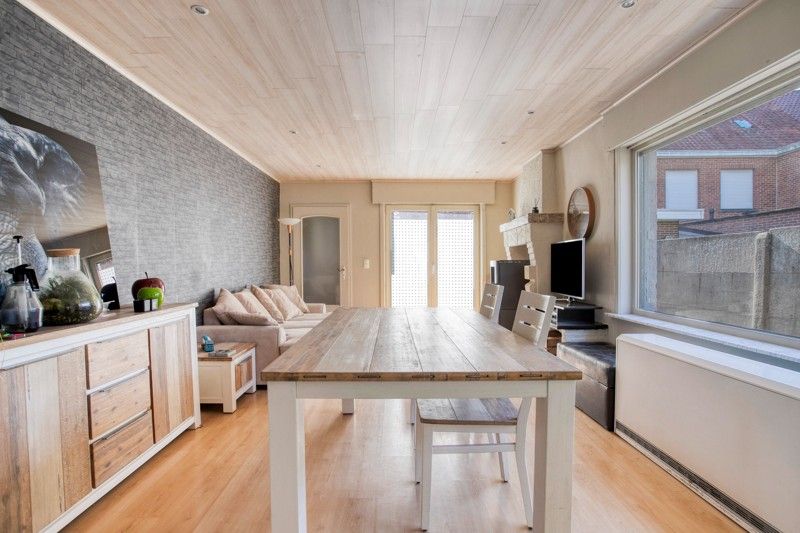 Gezellige woning met binnenkoer TE KOOP in het hart van Sint-Eloois-Vijve! foto 2