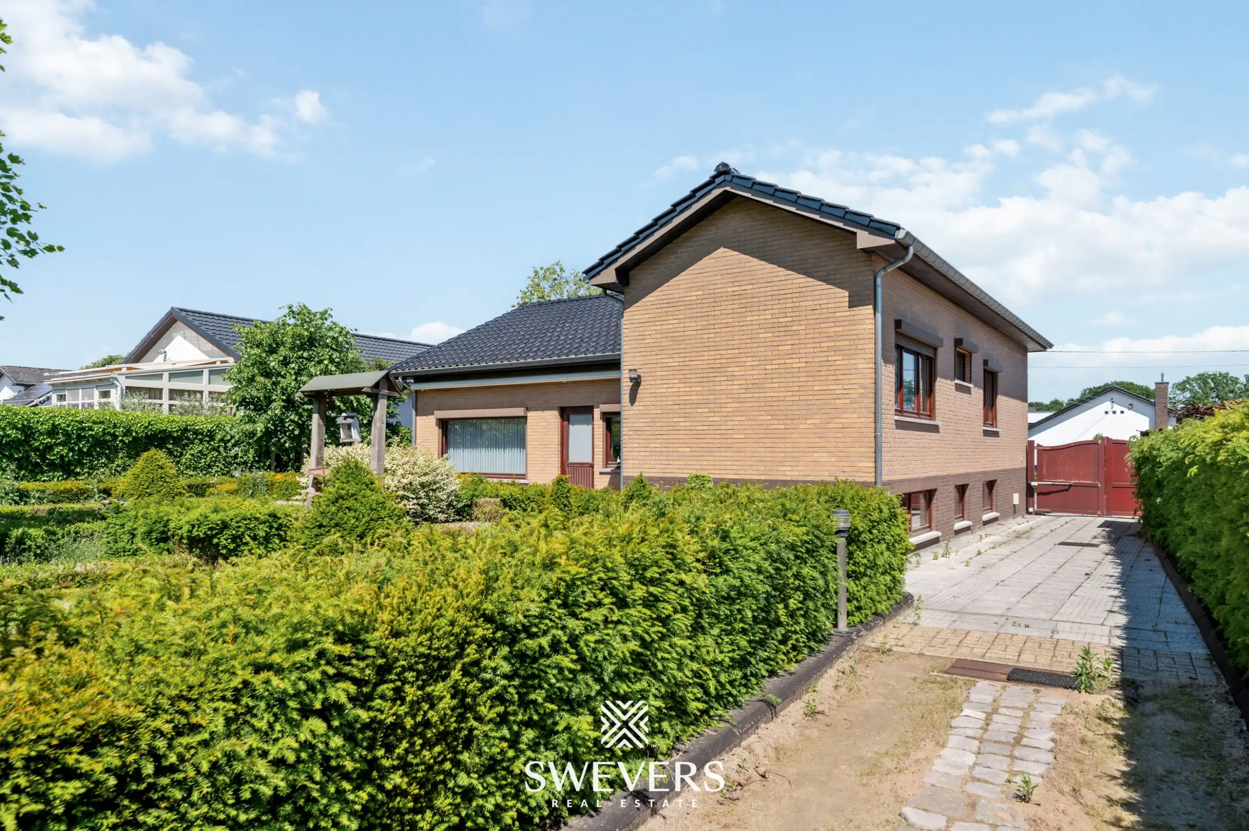 Open bebouwing met drie slaapkamers op uitzonderlijk groot perceel van 1.897 m² foto 23
