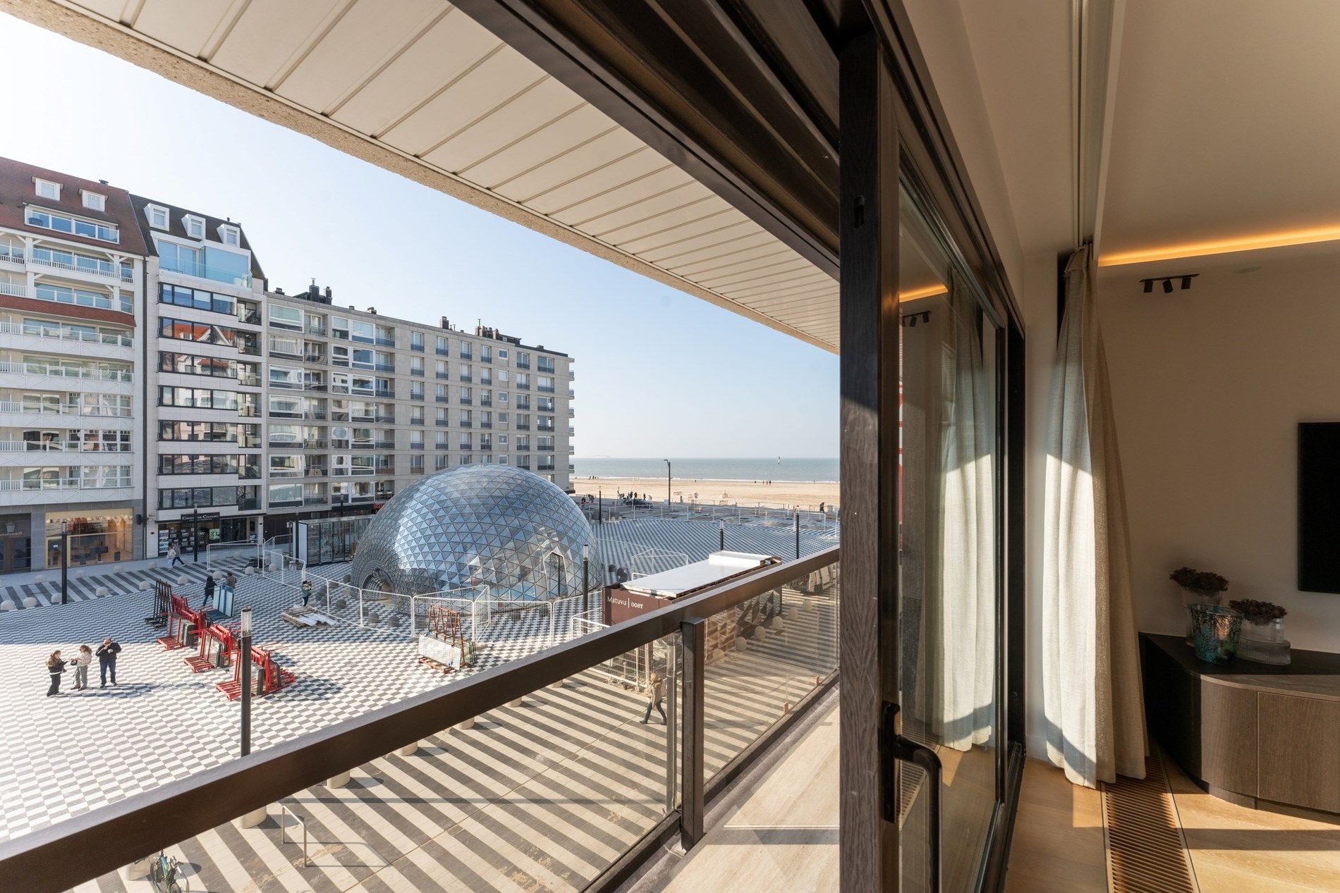 Luxe appartement met zonnig terras en zeezicht gelegen op het Albertplein te Knokke. foto 22