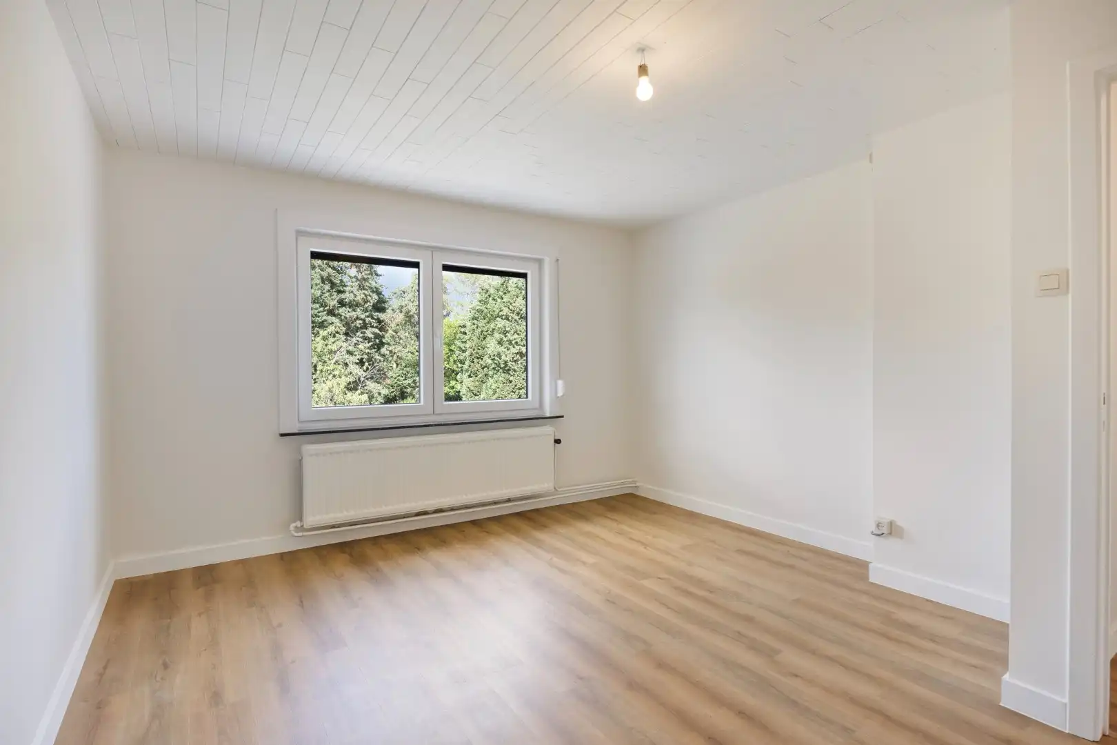 Gerenoveerde woning met 3 slpks, ruime tuin en inpandige garage in Tessenderlo-Ham ! foto 12