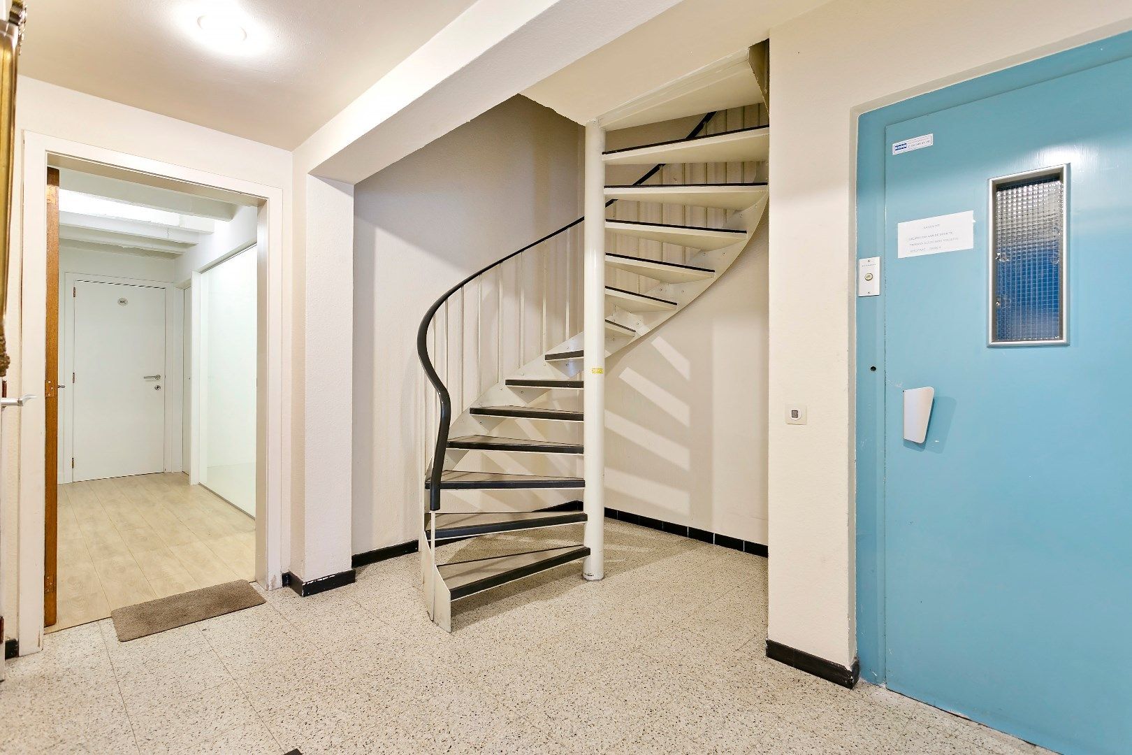 Ideale praktijk-, kantoor- of handelsruimte in het centrum van Kortrijk! foto 8