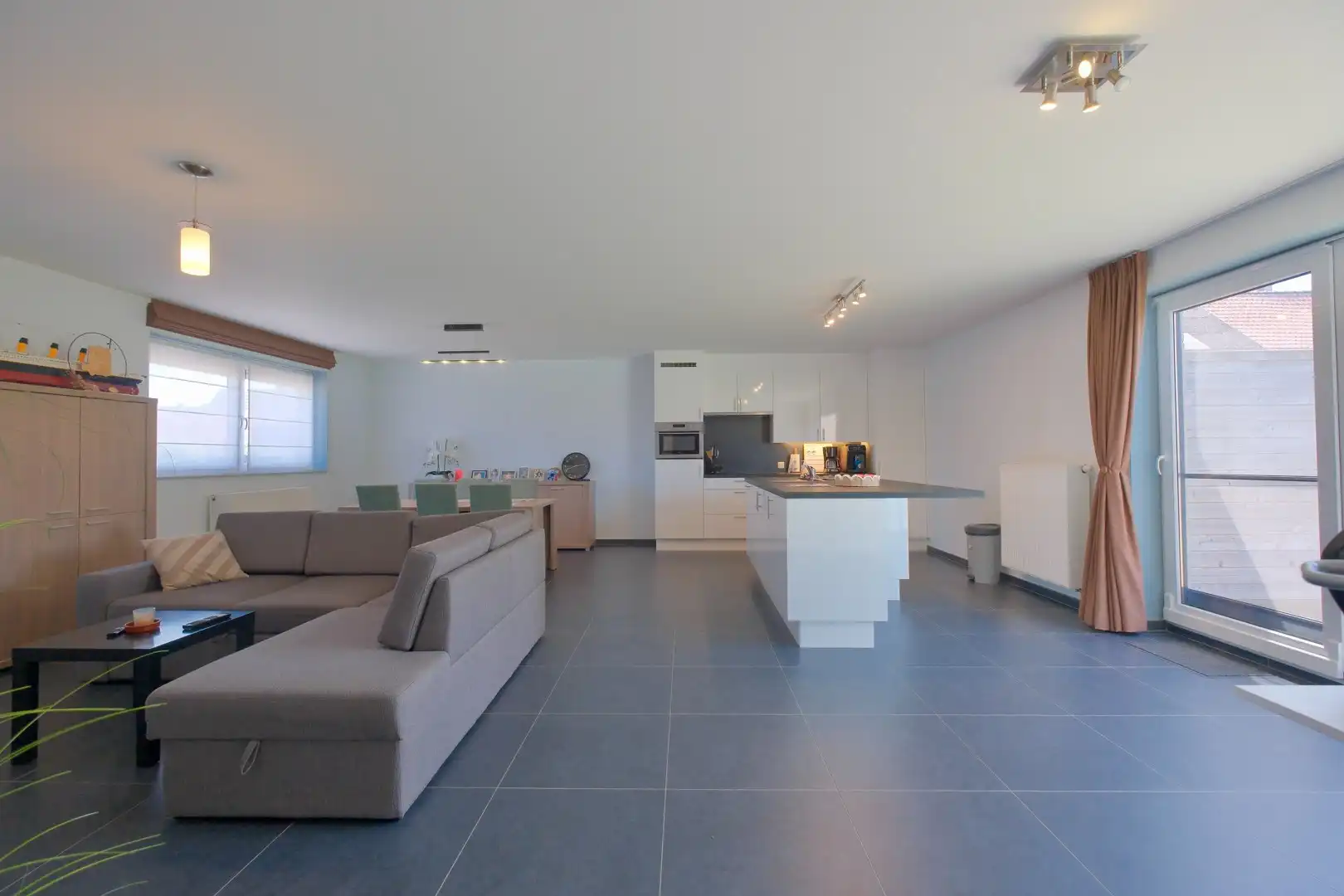 Recente bel-etage met 3 slpks, ruim terras en staanplaats foto 5