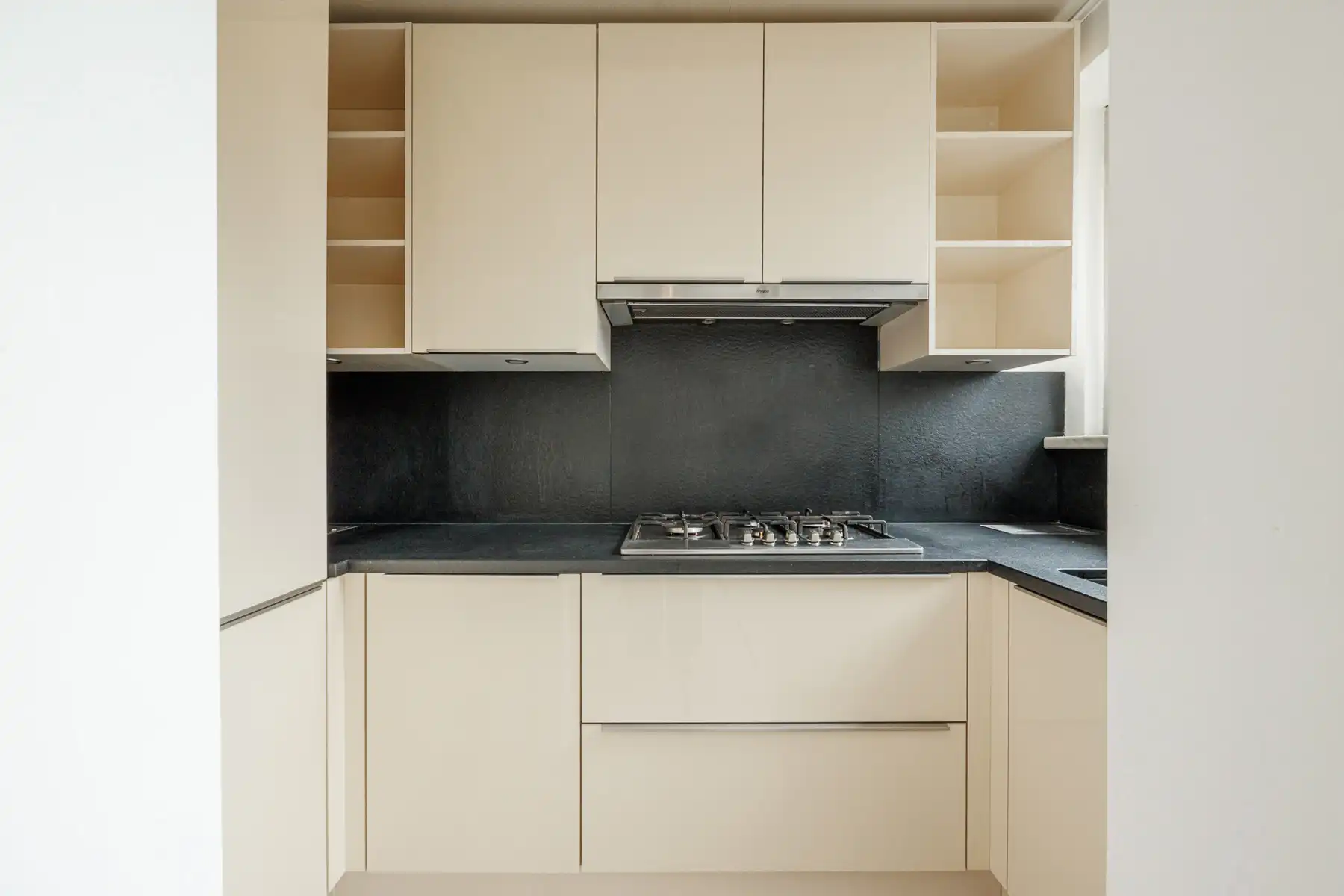 Gelijkvloersappartement met 2 slaapkamers, tuin en garagebox foto 5