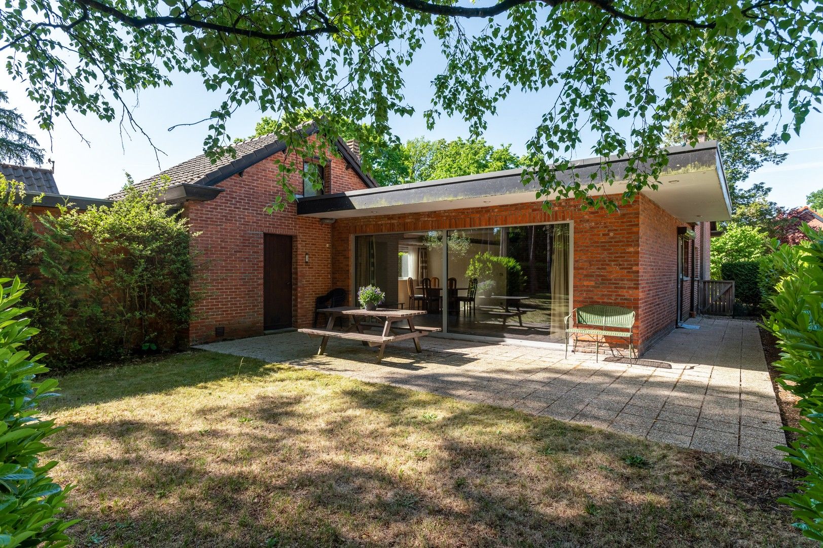 Vrijstaande woning met grote tuin in rustige buurt foto 18