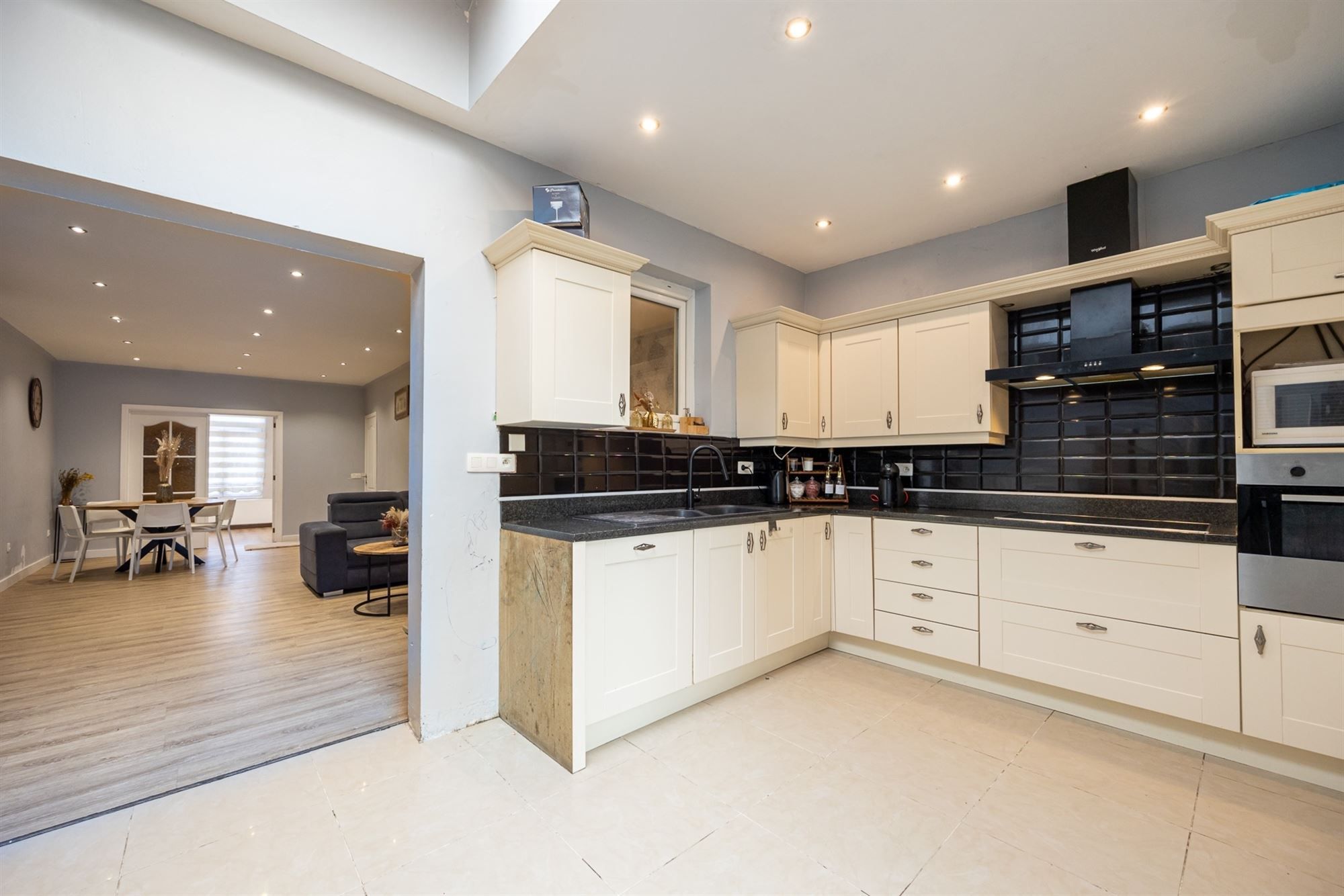 Op te frissen woning met 4 slpk en Z-tuin foto 11