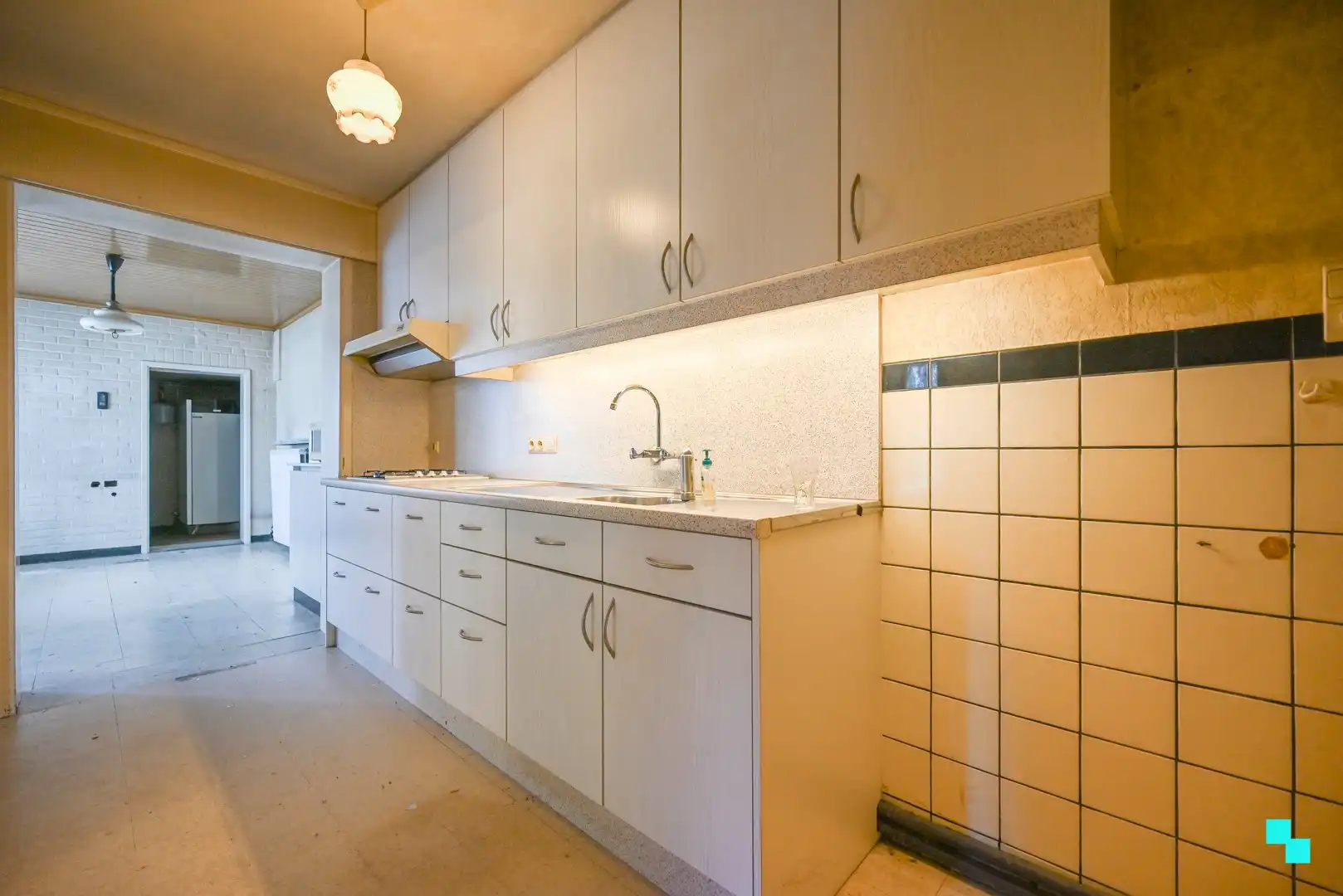 Stevig gebouwde, halfopen bebouwing met tuin in Zulte foto 7