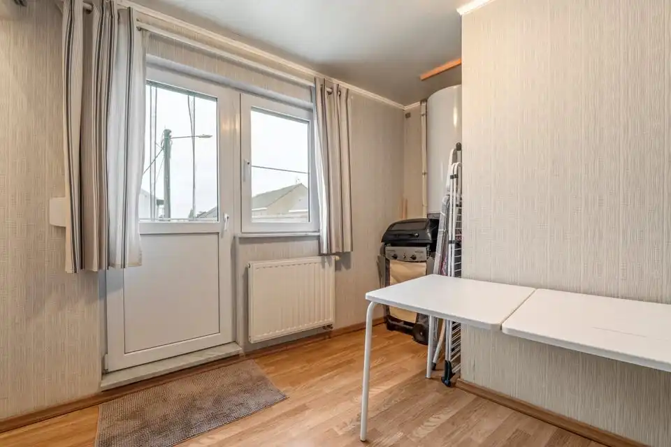 INSTAPKLARE HALFOPEN BEBOUWING MET ZONNEPANELEN EN TERRAS IN TONGEREN foto 17