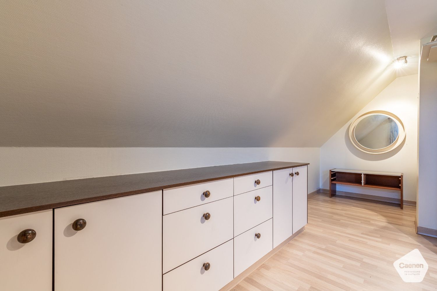 Charmante villa met tal van mogelijkheden en prachtige zongerichte tuin foto 24