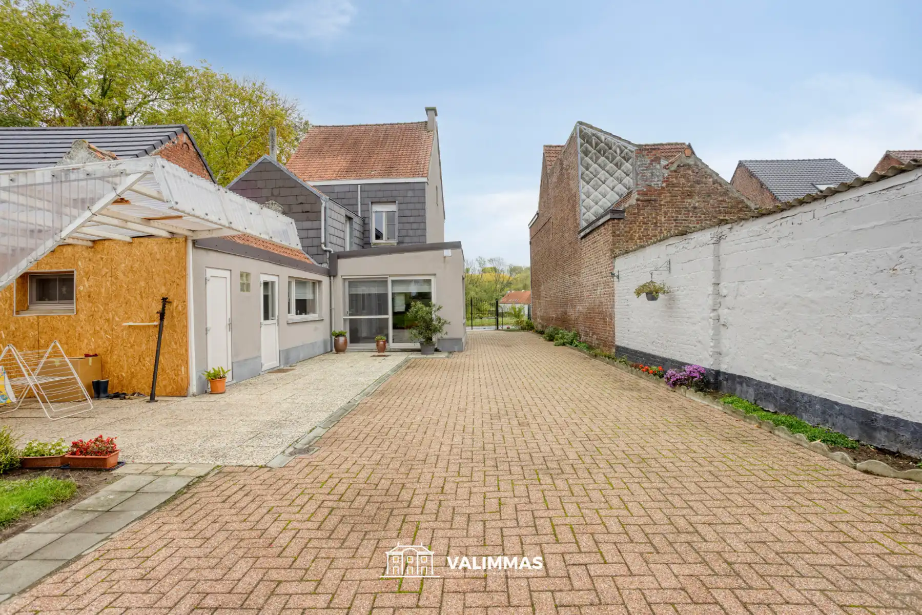 Prachtig gelegen gerenoveerde driegevelwoning met grote tuin foto 16