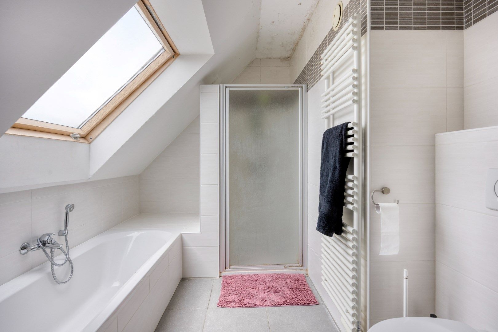Ruime, moderne duplex met 3 slaapkamers, dressing én zolder – instapklaar en energiezuinig! foto 14
