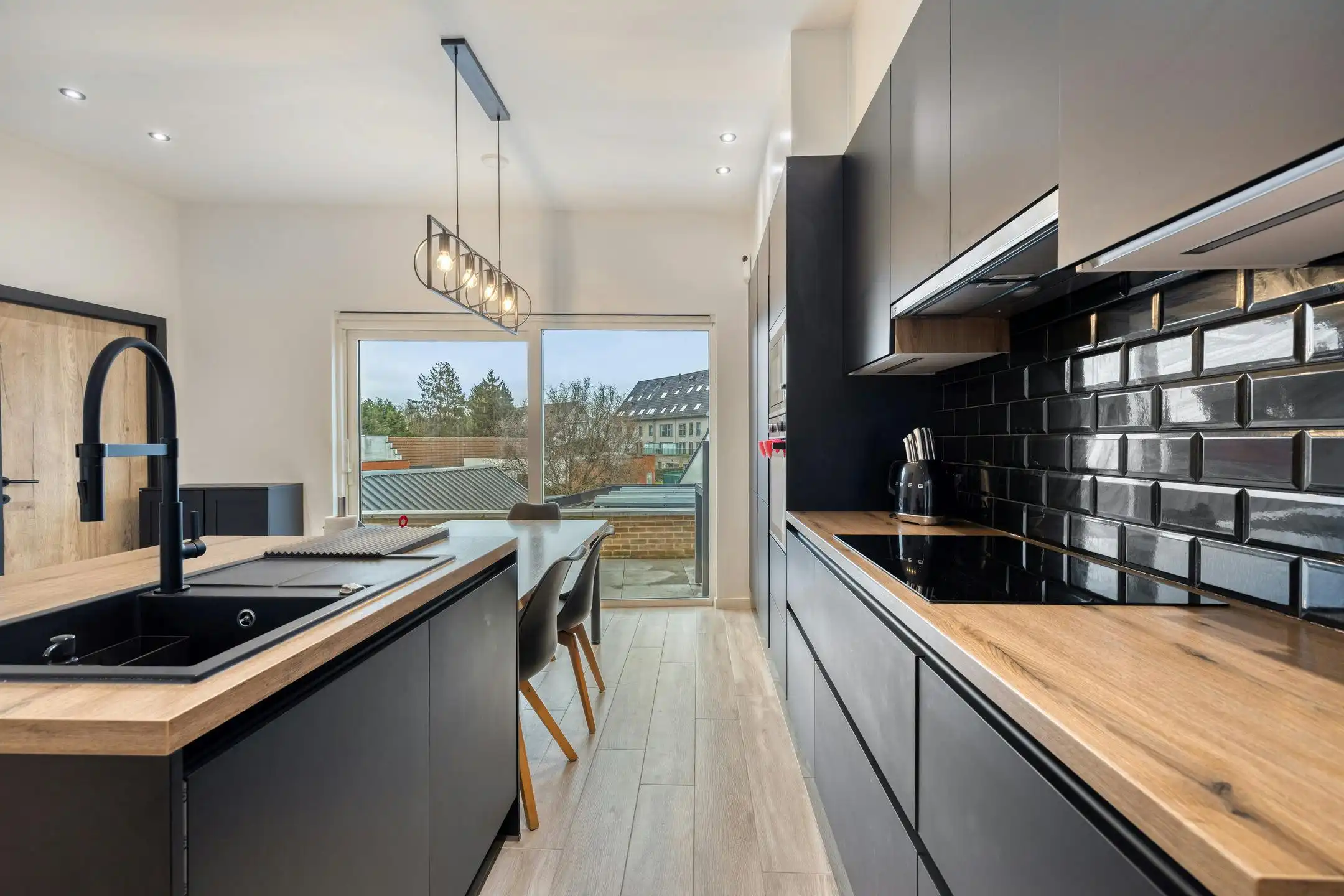 Handelshuis met 4 slaapkamers in het centrum van Oostakker foto 5