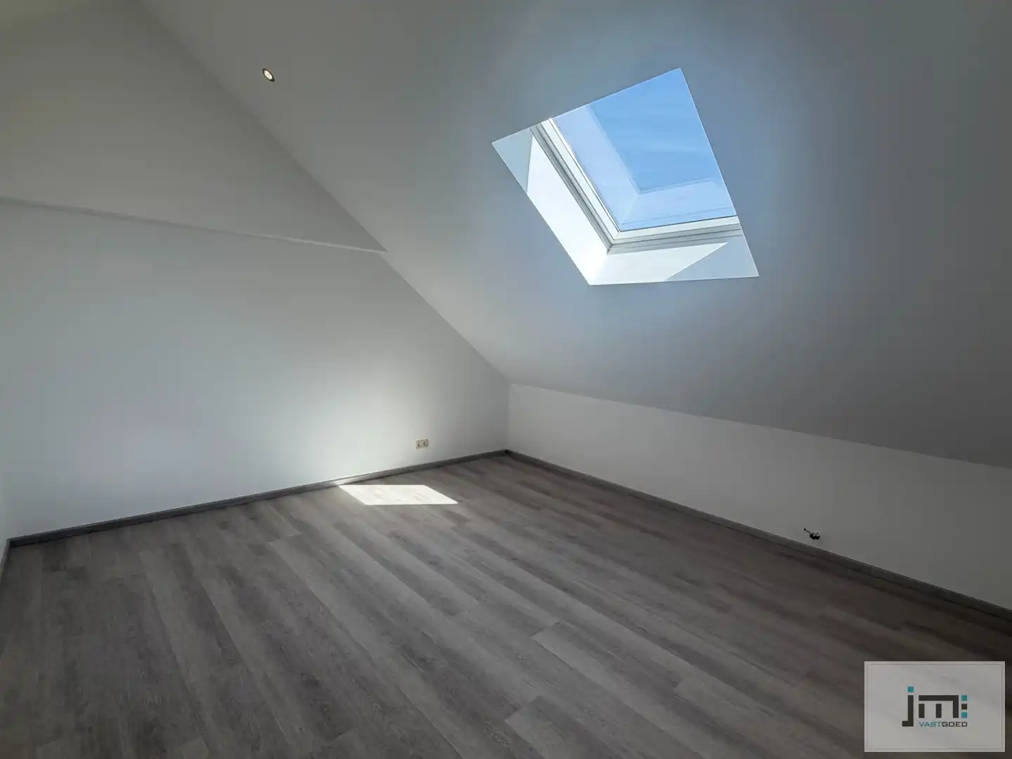 Gerenoveerd appartement met 4 slaapkamers foto 11