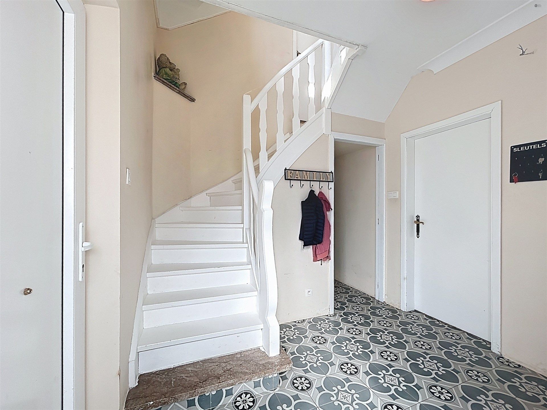 instapklare gezinswoning met 4 slp, aparte studio en 3 badkamers op perceel van 453m²  foto 8
