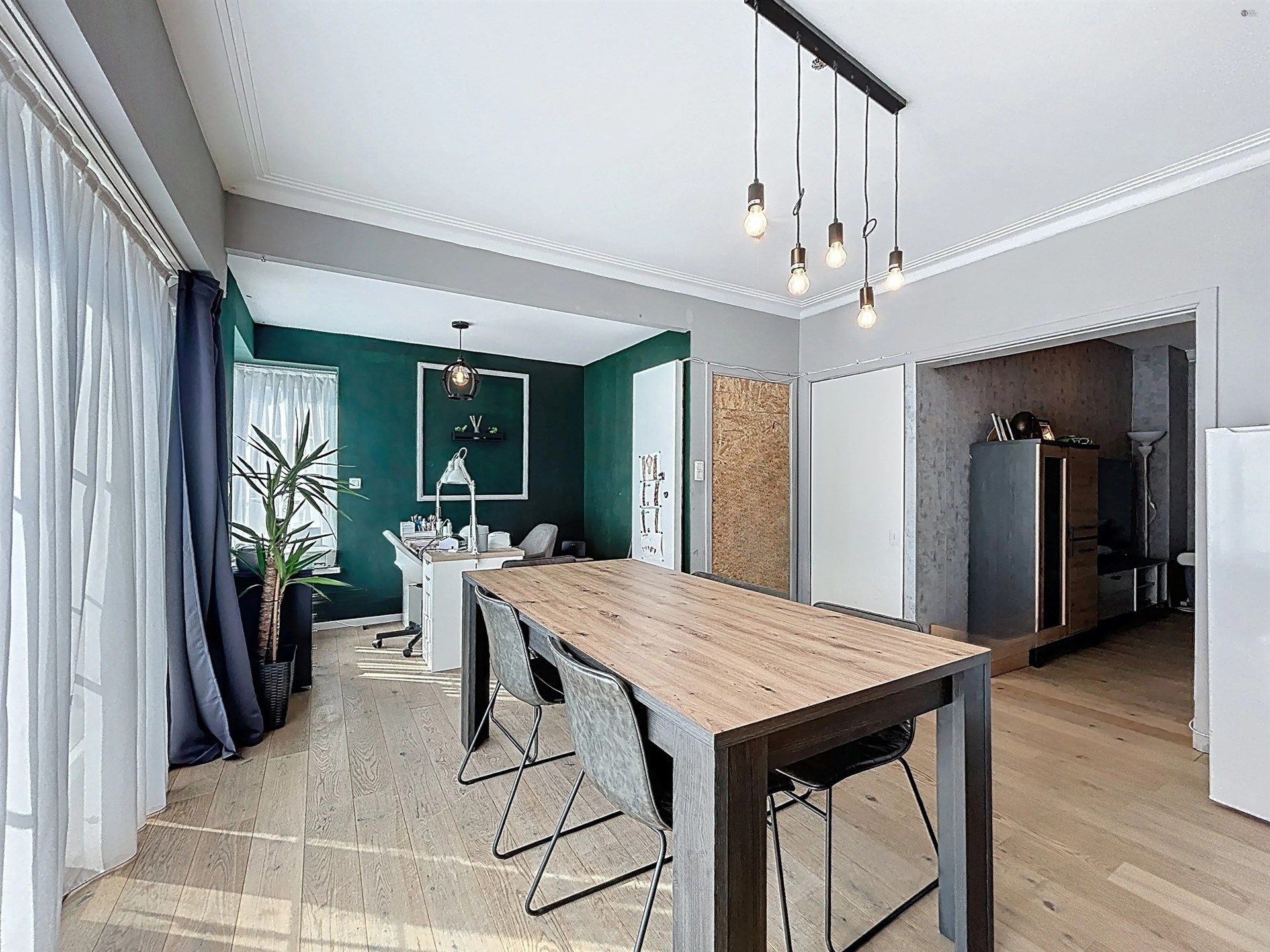 instapklare gezinswoning met 4 slaapkamers, aparte studio en 3 badkamers op perceel van 453m²  foto 8