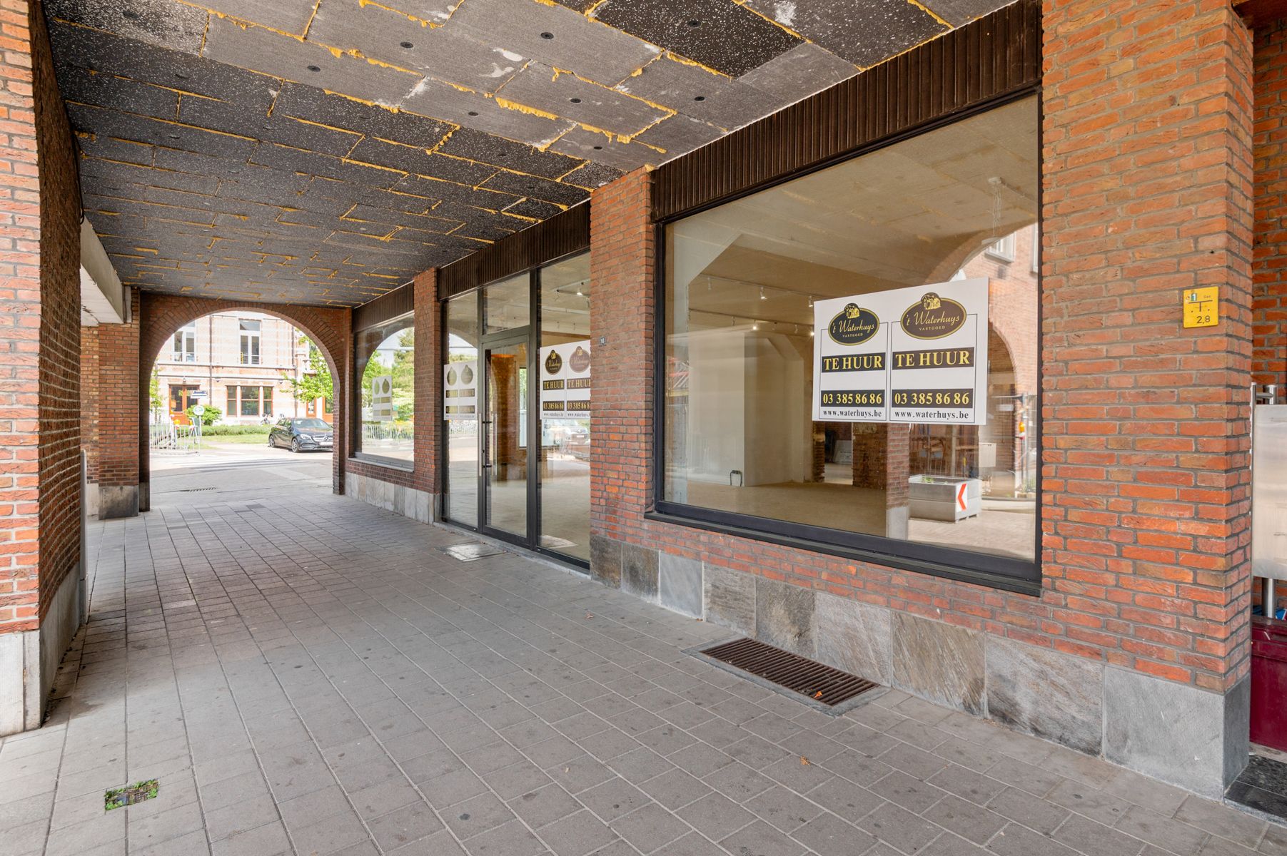 Ruim handelspand van ca. 165 m² op een commerciële locatie. foto 2