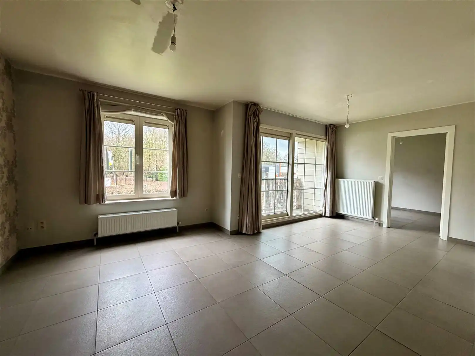 Aan de stadsrand, lichtrijk appartement met garage foto 3