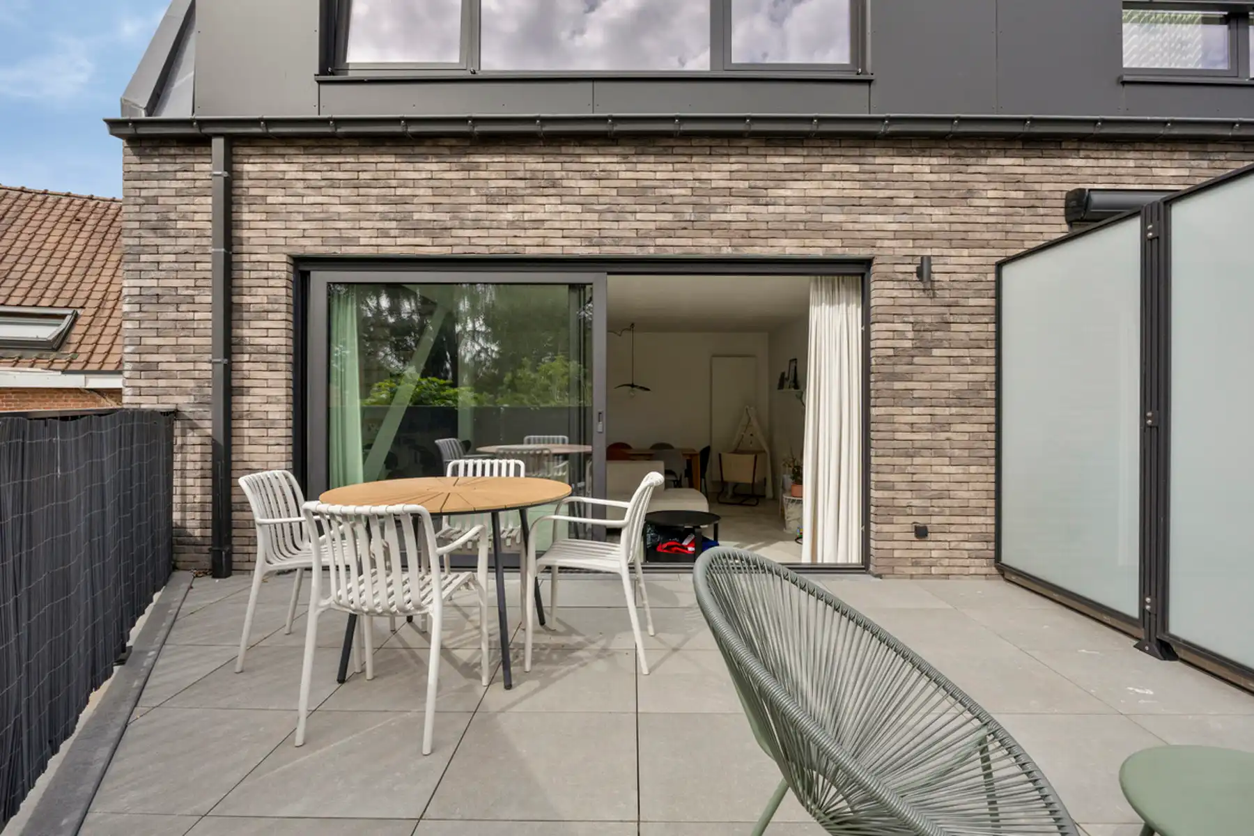 Uitzonderlijk ruim appartement met garage en staanplaats foto 8