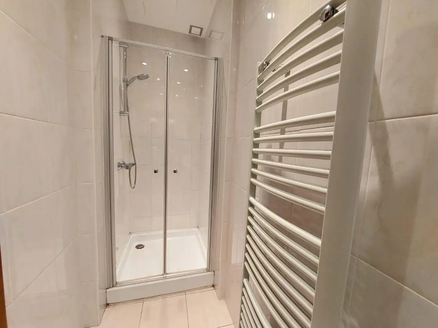 Gelijkvloersappartement met terras en garage foto 8