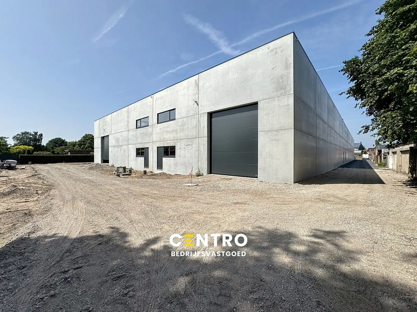 NIEUWBOUW KMO-Unit 448m² vlakbij de N9 te Eeklo! foto {{pictureIndex}}