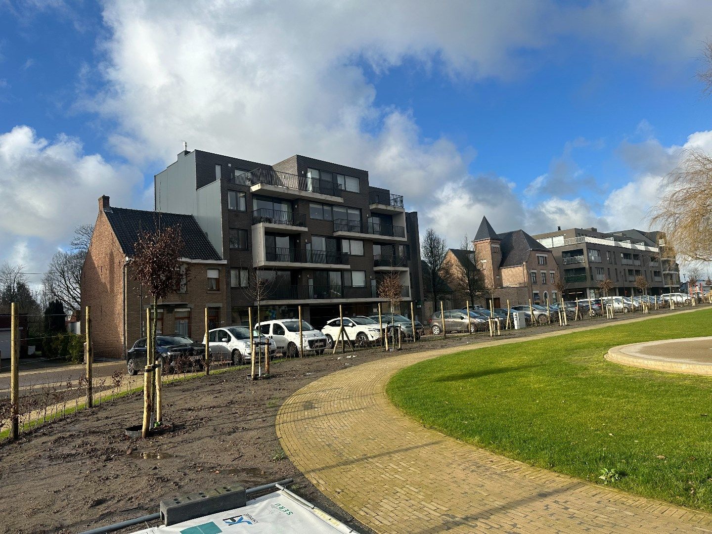 Prachtig gelegen appartement met 2 slaapkamers op de vernieuwde markt van Houthulst foto {{pictureIndex}}