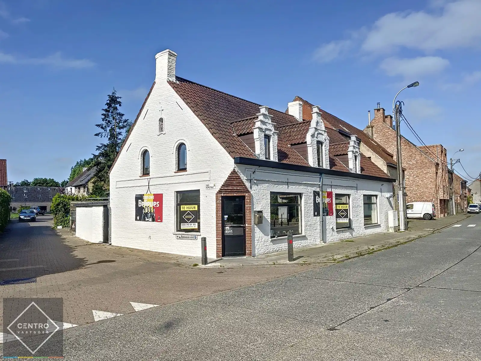Instapklare HORECA-ZAAK met WOONST (3 slpkms) te huur in Oudenburg. Op hoekligging! foto {{pictureIndex}}